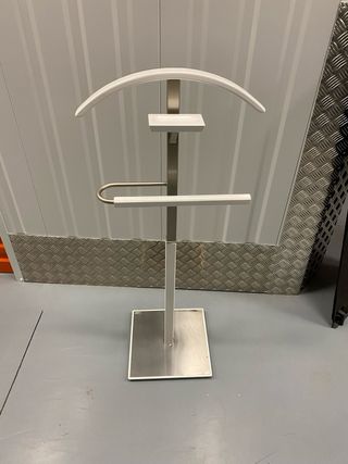 Galán de noche blanco metal/plástico de madera.