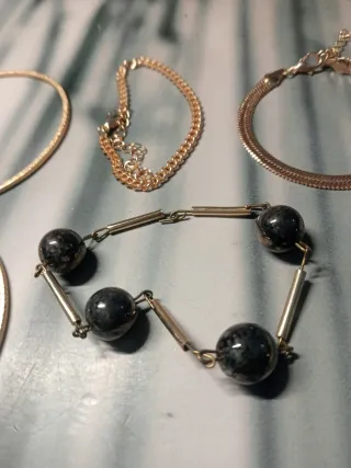 Lote de pulseras doradas bisutería