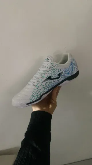 Scarpe da ginnastica Joma bianche e blu