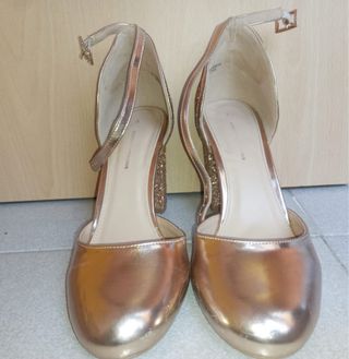 Zapatos dorados tacón N°41