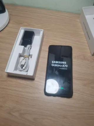 Samsung Galaxy A70 con Caja