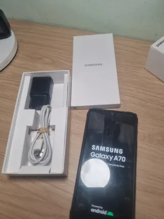 Samsung Galaxy A70 con Caja