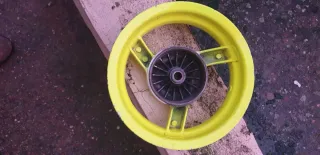 Llanta trasera Aprilia Sonic Amarilla Fluor