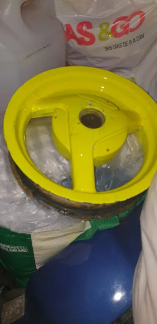 Llanta trasera Aprilia Sonic Amarilla Fluor