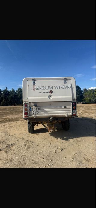 Land Rover Defender 2009