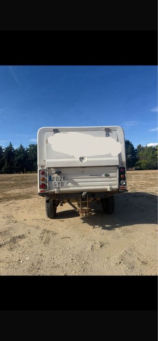 Land Rover Defender 2009