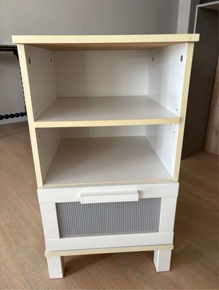 Comodino Ikea con cassetto e ripiani