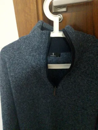 Jersey azul y gris con cremallera