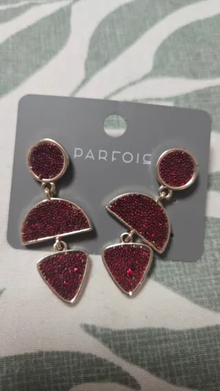 Pendientes y pulsera Parfois dorados y rojos