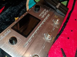 Mooer GE200 con presets de pago