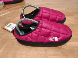 Zapatillas The North Face ThermoBall Mule V Rosas