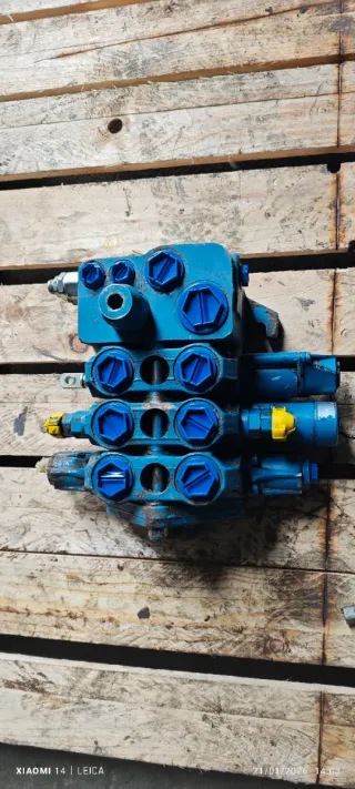 Distribuidor Retroexcavadora JCB