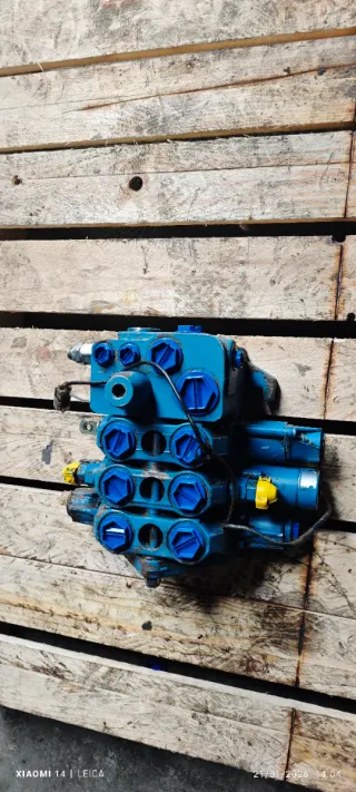 Distribuidor Retroexcavadora JCB