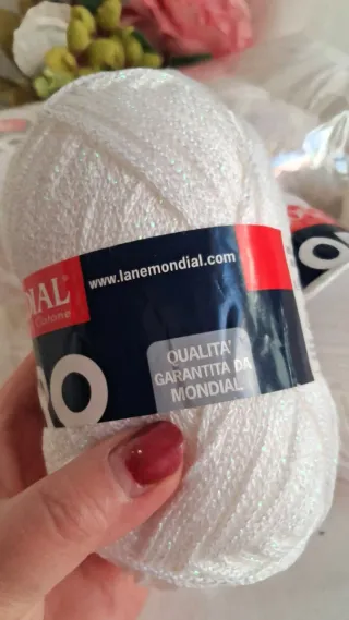 8 gomitoli Mondial Oro bianco, argento