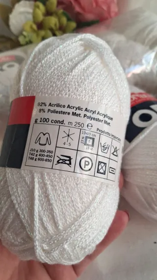 8 gomitoli Mondial Oro bianco, argento