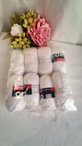 8 gomitoli Mondial Oro bianco, argento