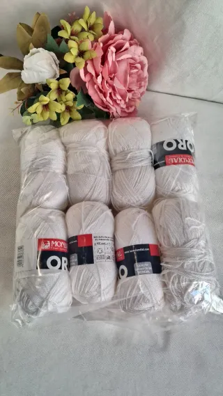 8 gomitoli Mondial Oro bianco, argento