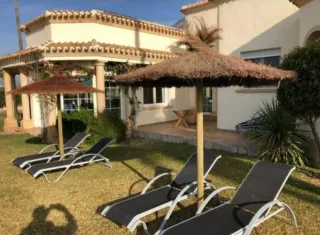 Sombrilla de playa y piscina