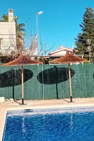 Sombrilla de playa y piscina