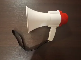 Megafono bianco e rosso