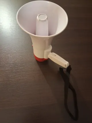 Megafono bianco e rosso