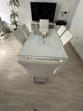 Mesa Comedor Cristal y 6 Sillas Piel Blanca