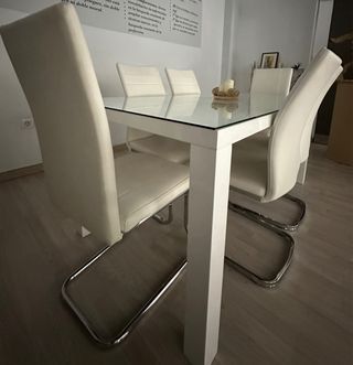 Mesa Comedor Cristal y 6 Sillas Piel Blanca