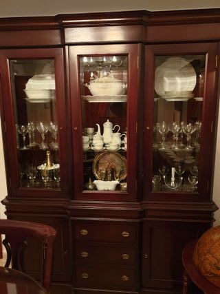 Mueble aparador madera y cristal