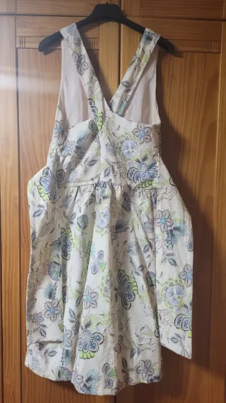 Vestido blanco flores, escote en V, muy bonito