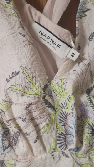 Vestido blanco flores, escote en V, muy bonito