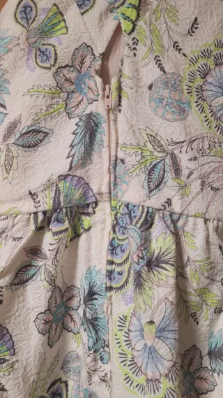 Vestido blanco flores, escote en V, muy bonito