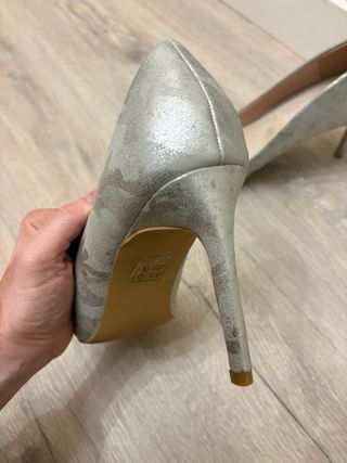 Zapatos de tacón plateados brillantes Moow