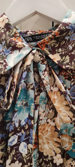 Camisa (blusa) Zara. Estampada Flores.