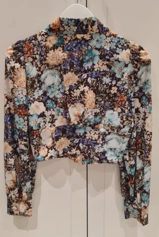 Camisa (blusa) Zara. Estampada Flores.