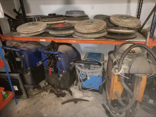 Cubos y maquinarias de limpieza