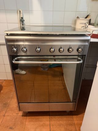 Cocina Smeg de gas natural con horno eléctrico