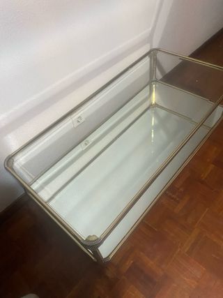 Mesa baja cristal, espejo y metal dorado.