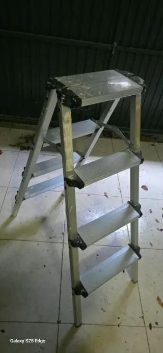 Escaleras de aluminio 4 peldaños
