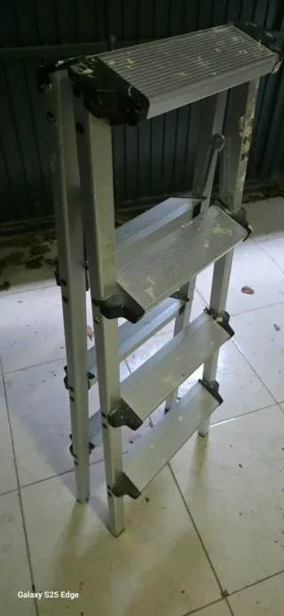 Escaleras de aluminio 4 peldaños