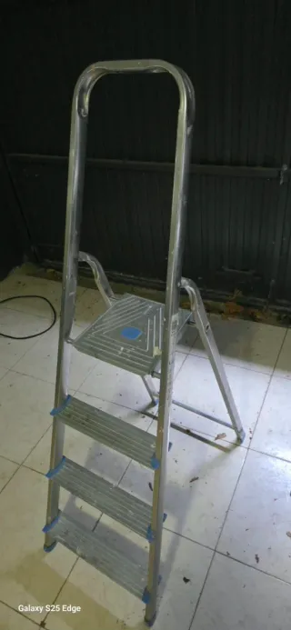 Escaleras de aluminio 4 peldaños