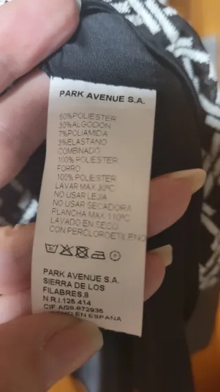 Vestido media manga blanco y negro efecto piel