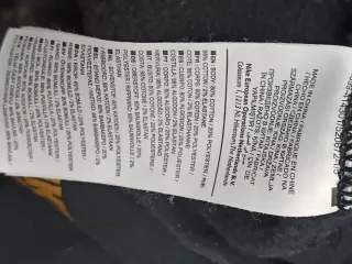 Sudadera Nike Negra y Dorada Logo Repetido