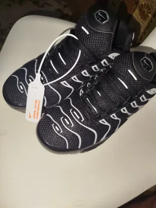 Nike TN hombre talla 42 negras y plateadas