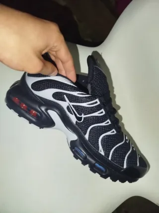 Nike TN hombre talla 42 negras y plateadas