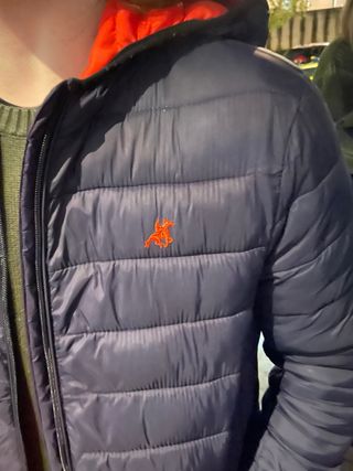 Chaqueta acolchada azul y roja de maxima calidad