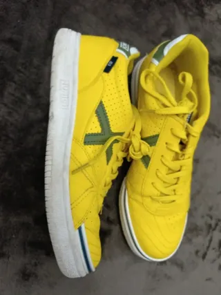 Zapatillas Munich Talla 40 Amarillas