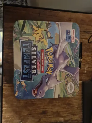 Caja Pokémon + 200 cartas