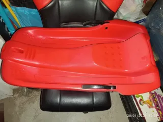 Trineo de nieve rojo