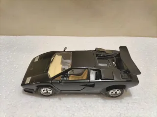 Lamborghini Countach Quattrovalvole Bburago 1/24