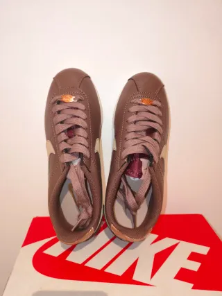 Zapatillas Nike Cortez Mujer Marrón y Dorado